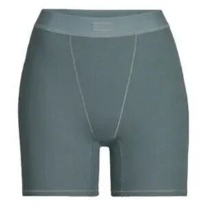 Skims shorts size XS